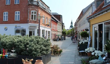 Lemvig Einkaufsstraße und Kirche